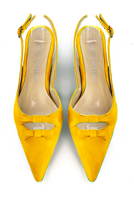 Chaussure femme à brides :  couleur jaune soleil. Bout pointu. Talon plat trotteur. Vue du dessus - Florence KOOIJMAN