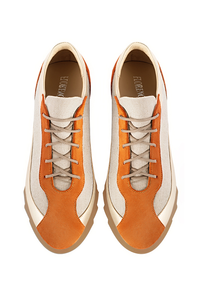 Basket femme habillée : Sneaker urbain bicolore couleur orange abricot et or doré. Semelle épaisse. Doublure cuir. Vue du dessus - Florence KOOIJMAN