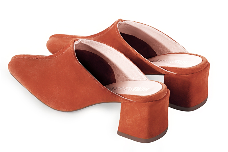 Chaussure femme à brides : Mule sabot couleur orange corail. Bout carré. Talon mi-haut bottier. Vue arrière - Florence KOOIJMAN