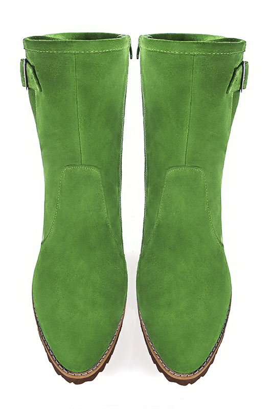 Boots femme : Boots avec des boucles sur le côté couleur vert anis. Bout rond. Semelle gomme talon plat. Vue du dessus - Florence KOOIJMAN