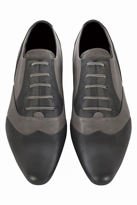 Chaussures homme à lacets type derbies ou richelieux :  couleur gris acier.. Bout rond. Semelle cuir talon plat. Vue du dessus - Florence KOOIJMAN