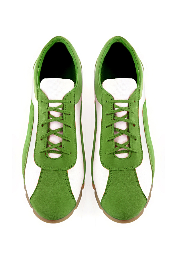 Basket femme habillée : Sneaker urbain bicolore couleur vert anis et blanc cassé. Semelle fine. Doublure cuir. Vue du dessus - Florence KOOIJMAN