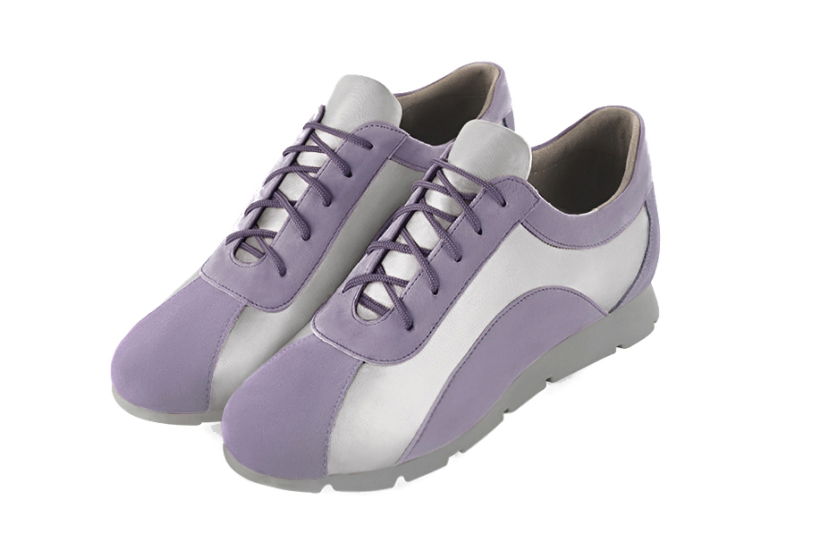 Basket femme habillée : Sneaker urbain tricolore couleur violet parme et argent platine. Semelle fine. Doublure cuir Vue avant - Florence KOOIJMAN