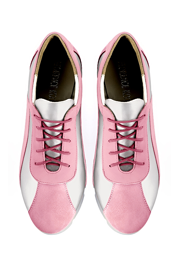 Basket femme habillée : Sneaker urbain bicolore couleur rose camélia et argent platine. Semelle fine. Doublure cuir. Vue du dessus - Florence KOOIJMAN
