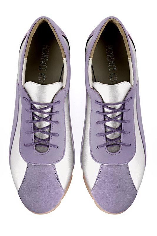 Basket femme habillée : Sneaker urbain tricolore couleur violet parme et argent platine. Semelle fine. Doublure cuir. Vue du dessus - Florence KOOIJMAN