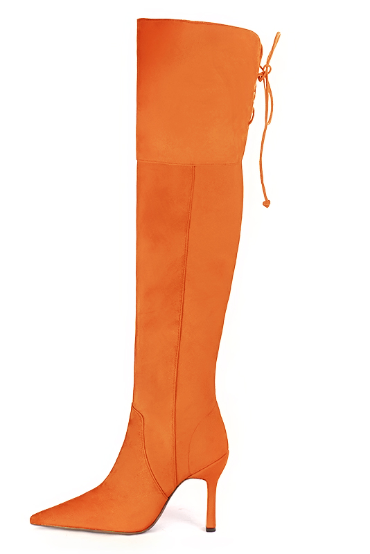 Cuissarde femme : Cuissardes femme en cuir sur mesures couleur orange abricot. Bout pointu. Talon très haut bobine. Vue de profil - Florence KOOIJMAN