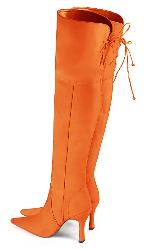 Cuissarde femme : Cuissardes femme en cuir sur mesures couleur orange abricot. Bout pointu. Talon très haut bobine. Vue arrière - Florence KOOIJMAN