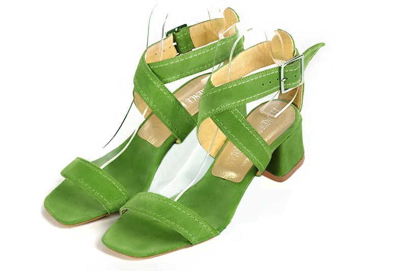 Sandale femme : Sandale soirées et cérémonies couleur vert anis. Bout carré. Petit talon évasé Vue avant - Florence KOOIJMAN