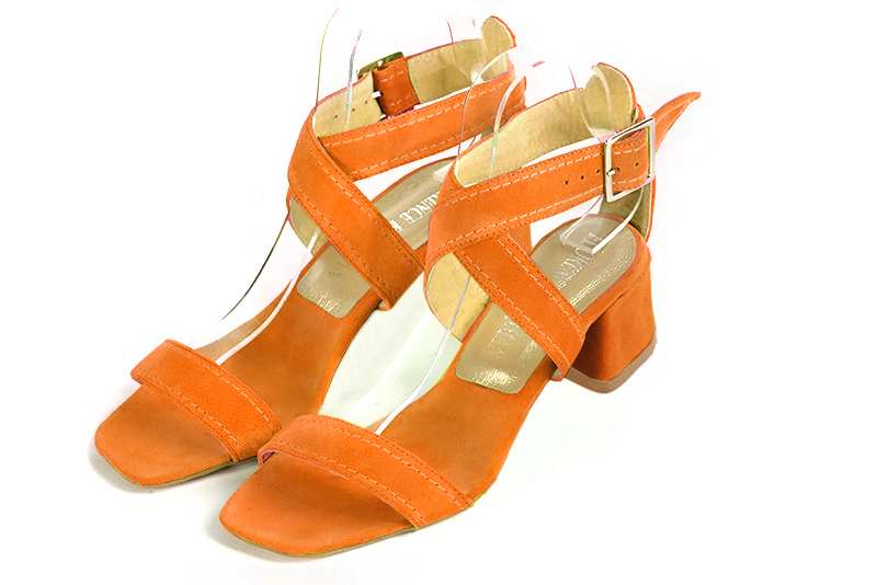 Sandale femme : Sandale soirées et cérémonies couleur orange abricot. Bout carré. Petit talon évasé Vue avant - Florence KOOIJMAN