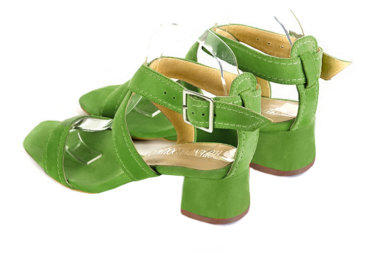 Sandale femme : Sandale soirées et cérémonies couleur vert anis. Bout carré. Petit talon évasé. Vue arrière - Florence KOOIJMAN