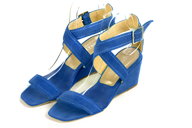 Sandale femme : Sandale soirées et cérémonies couleur bleu électrique. Bout carré. Talon mi-haut compensé Vue avant - Florence KOOIJMAN