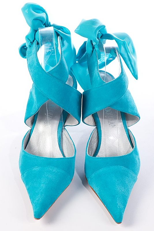 Chaussure femme à brides : Chaussure arrière ouvert avec des brides croisées couleur bleu turquoise. Bout pointu. Talon haut bobine. Vue du dessus - Florence KOOIJMAN