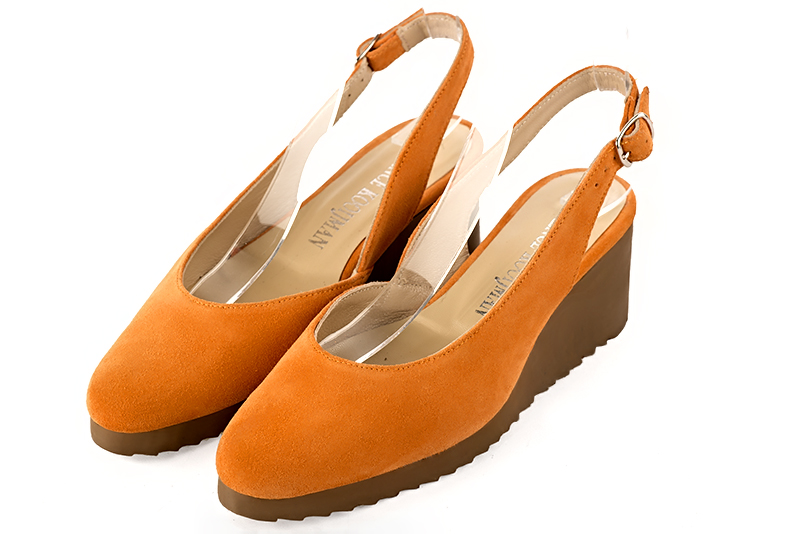 Chaussure femme à brides :  couleur orange abricot. Bout rond. Semelle gomme petit talon Vue avant - Florence KOOIJMAN