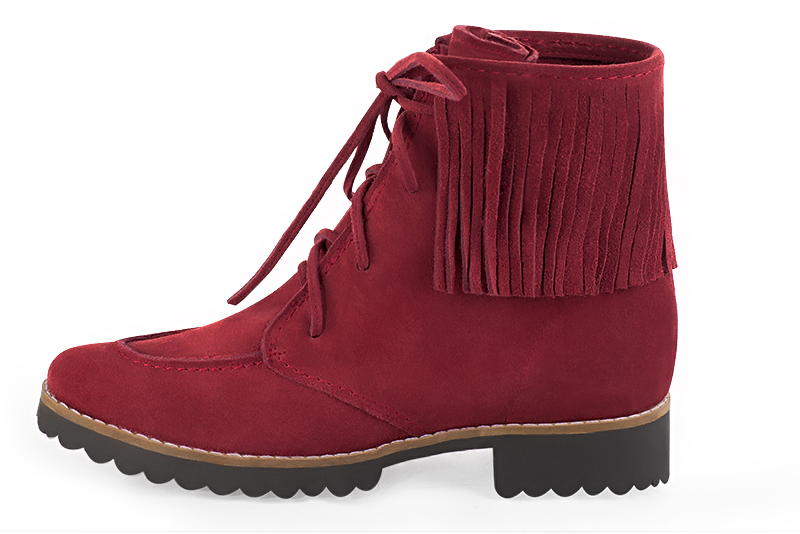 Boots femme : Bottines lacets à l'avant couleur rouge bordeaux. Bout rond. Semelle gomme talon plat. Vue de profil - Florence KOOIJMAN