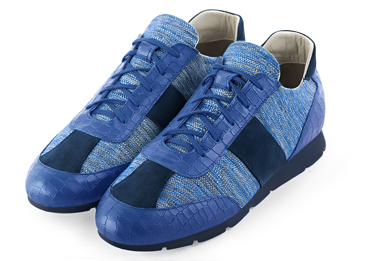 Basket homme habillée : Sneaker urbain bicolore couleur bleu électrique. Semelle fine. Doublure cuir Vue avant - Florence KOOIJMAN