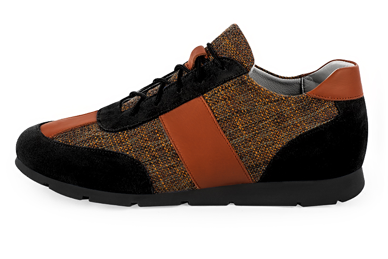 Basket homme habillée : Sneaker urbain bicolore couleur noir mat et orange corail. Semelle fine. Doublure cuir. Vue de profil - Florence KOOIJMAN