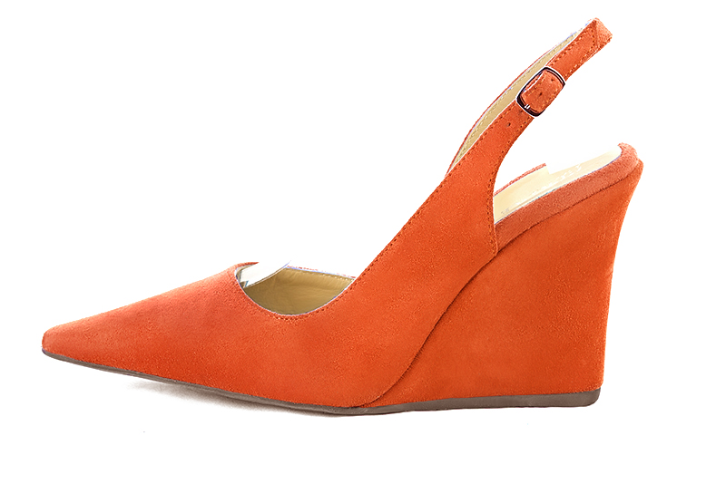 Chaussure femme à brides :  couleur orange clémentine. Bout pointu. Talon très haut compensé. Vue de profil - Florence KOOIJMAN