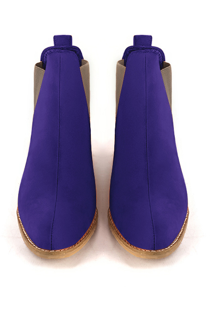 Boots femme : Boots élastiques sur les côtés couleur violet outremer et beige mastic. Bout rond. Semelle cuir petit talon. Vue du dessus - Florence KOOIJMAN