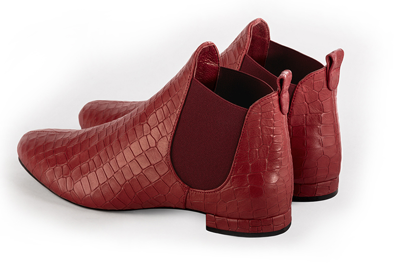 Boots femme : Boots élastiques sur les côtés couleur rouge coquelicot. Bout rond. Talon plat bottier. Vue arrière - Florence KOOIJMAN