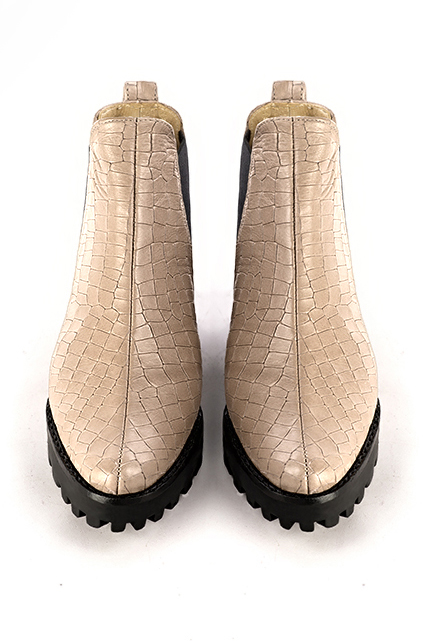 Boots femme : Boots élastiques sur les côtés couleur beige sahara et noir mat. Bout rond. Semelle gomme petit talon. Vue du dessus - Florence KOOIJMAN