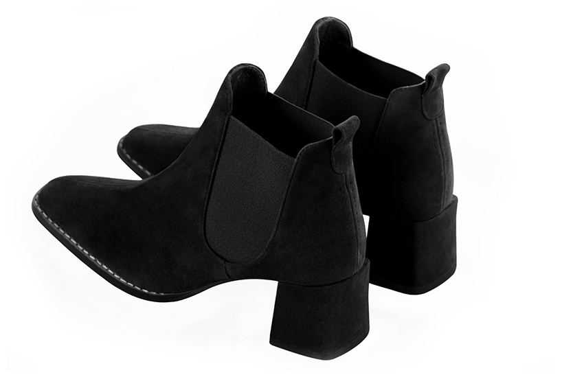 Boots femme : Boots élastiques sur les côtés couleur noir mat. Bout carré. Talon mi-haut bottier. Vue arrière - Florence KOOIJMAN