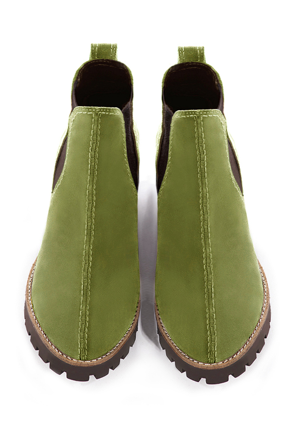 Boots femme : Boots élastiques sur les côtés couleur vert pistache et marron chocolat. Bout rond. Semelle gomme petit talon. Vue du dessus - Florence KOOIJMAN