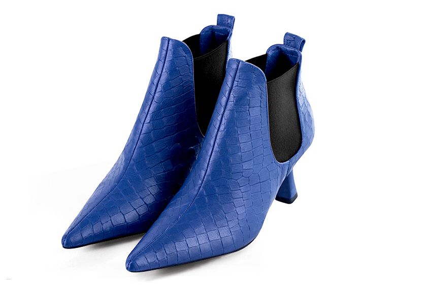 Boots femme : Boots élastiques sur les côtés couleur bleu électrique et noir mat. Bout pointu. Talon mi-haut bobine Vue avant - Florence KOOIJMAN