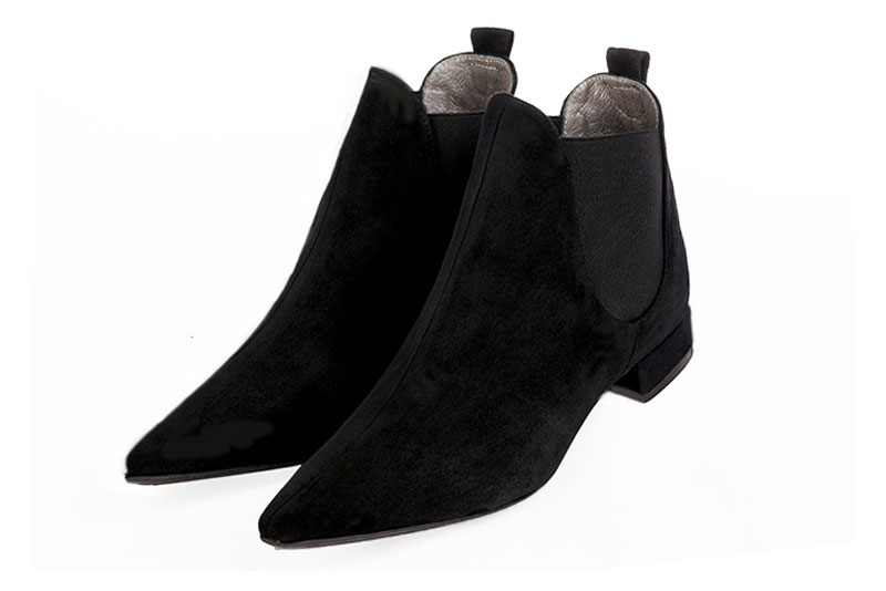 Boots femme : Boots élastiques sur les côtés couleur noir mat. Bout pointu. Talon plat bottier Vue avant - Florence KOOIJMAN