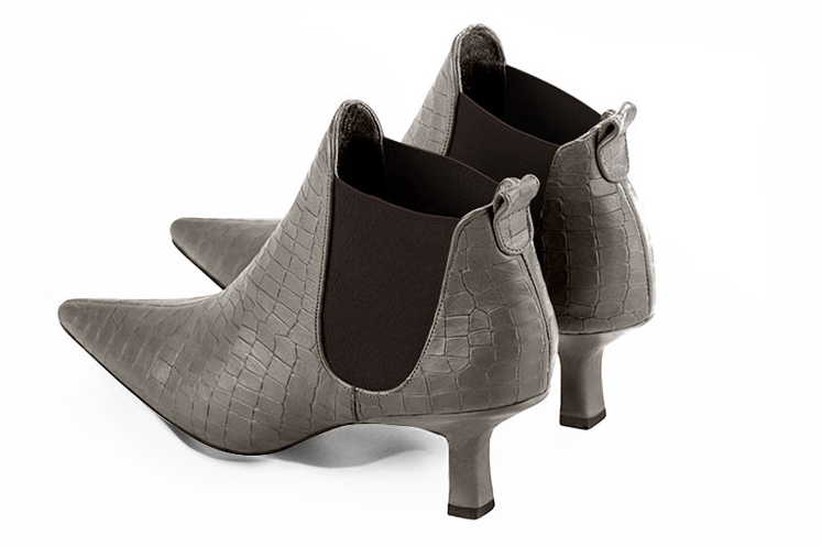 Boots femme : Boots élastiques sur les côtés couleur gris cendre et marron ébène. Bout pointu. Talon mi-haut bobine. Vue arrière - Florence KOOIJMAN