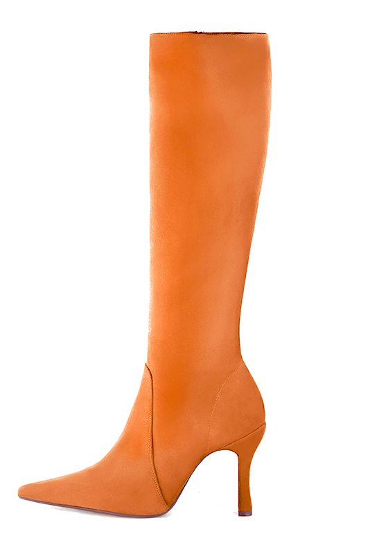 Botte femme : Bottes femme féminines sur mesures couleur orange abricot. Bout pointu. Talon très haut bobine. Vue de profil - Florence KOOIJMAN