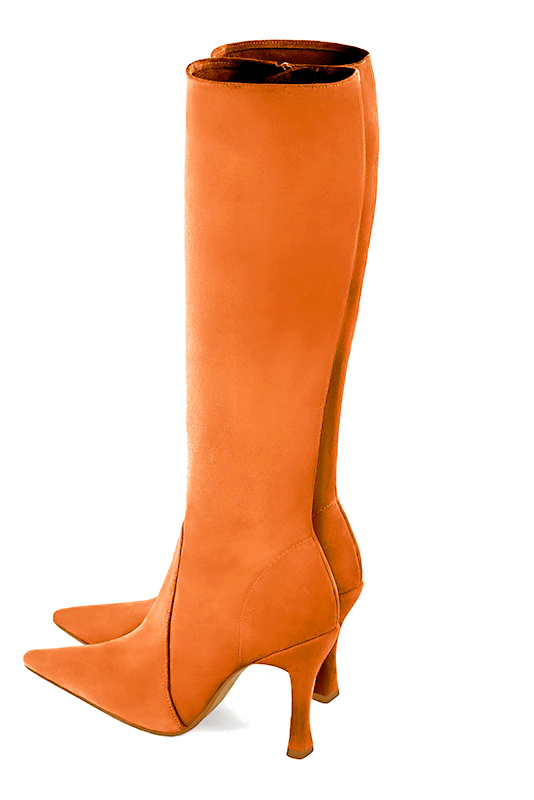 Botte femme : Bottes femme féminines sur mesures couleur orange abricot. Bout pointu. Talon très haut bobine. Vue arrière - Florence KOOIJMAN
