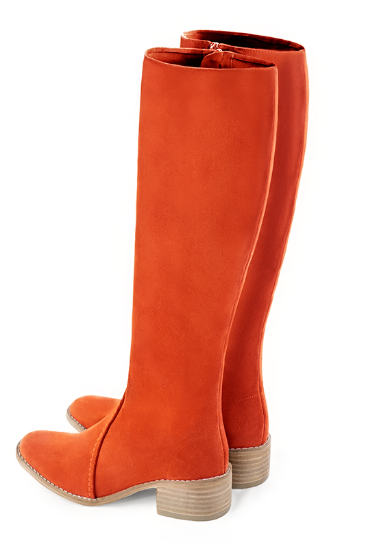 Botte femme : Bottes femme cavalières sur mesures couleur orange clémentine. Bout rond. Semelle cuir petit talon. Vue arrière - Florence KOOIJMAN