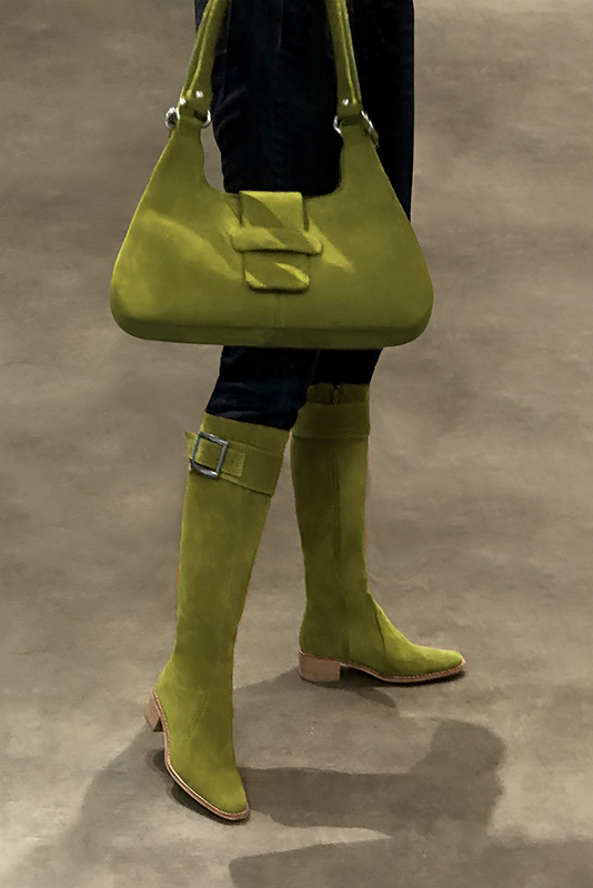Bottes, sac et ceinture assortis couleur vert pistache - Florence KOOIJMAN