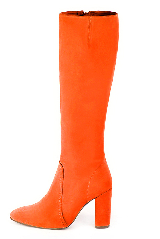 Botte femme : Bottes femme féminines sur mesures couleur orange clémentine. Bout rond. Talon haut bottier. Vue de profil - Florence KOOIJMAN