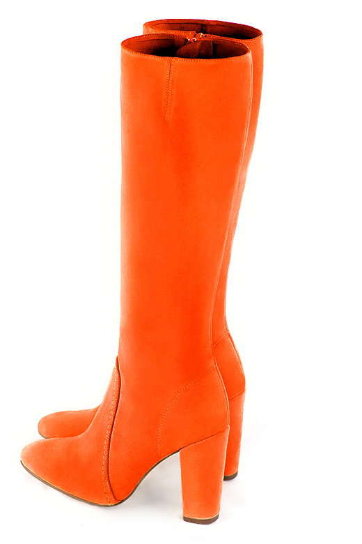 Botte femme : Bottes femme féminines sur mesures couleur orange clémentine. Bout rond. Talon haut bottier. Vue arrière - Florence KOOIJMAN