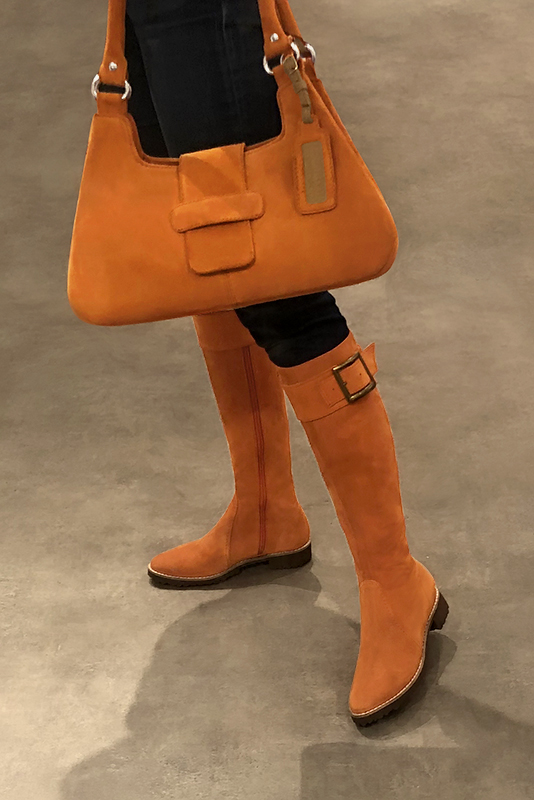 Bottes, sac et ceinture assortis couleur orange abricot - Florence KOOIJMAN