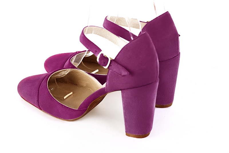 Chaussure femme à brides : Chaussure côtés ouverts bride cou-de-pied couleur violet myrtille. Bout rond. Talon haut bottier. Vue arrière - Florence KOOIJMAN