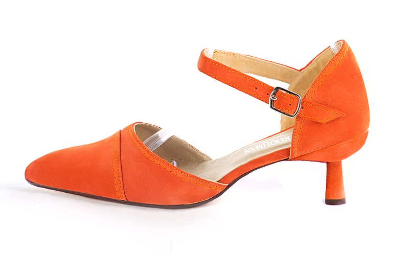 Chaussure femme à brides : Chaussure côtés ouverts bride cou-de-pied couleur orange clémentine. Bout effilé. Talon mi-haut bobine. Vue de profil - Florence KOOIJMAN