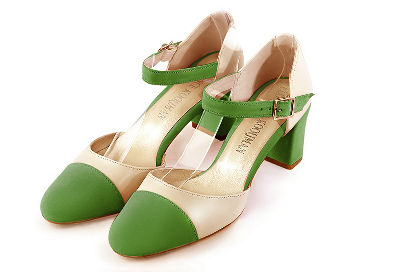 Chaussure femme à brides : Chaussure côtés ouverts bride cou-de-pied couleur vert anis et blanc ivoire. Bout rond. Talon mi-haut bottier Vue avant - Florence KOOIJMAN