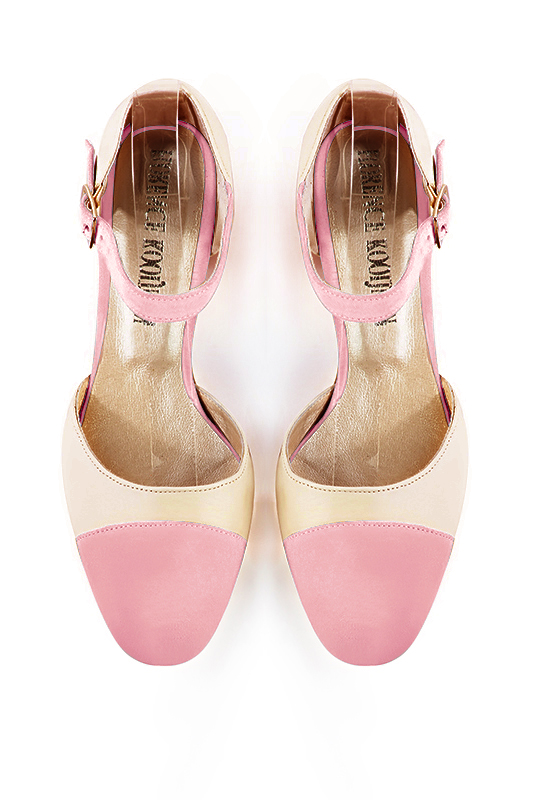 Chaussure femme à brides : Chaussure côtés ouverts bride cou-de-pied couleur rose camélia et blanc ivoire. Bout rond. Talon mi-haut bottier. Vue du dessus - Florence KOOIJMAN