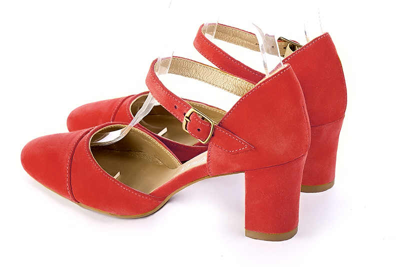 Chaussure femme à brides : Chaussure côtés ouverts bride cou-de-pied couleur rouge coquelicot. Bout rond. Talon mi-haut bottier. Vue arrière - Florence KOOIJMAN