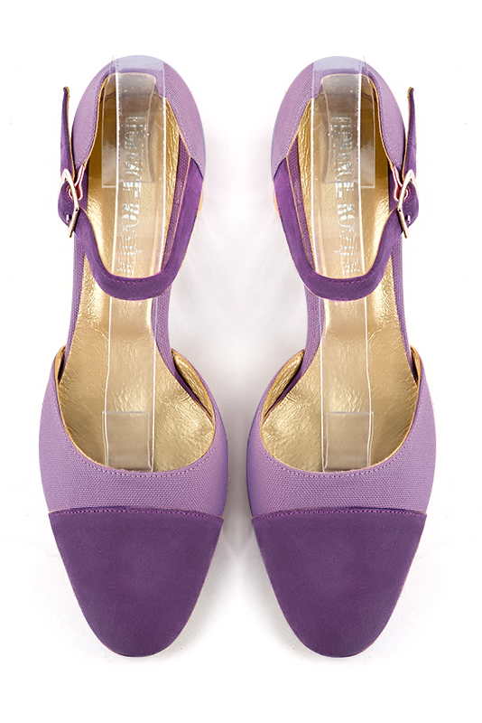 Chaussure femme à brides : Chaussure côtés ouverts bride cou-de-pied couleur violet améthyste. Bout rond. Talon mi-haut bottier. Vue du dessus - Florence KOOIJMAN