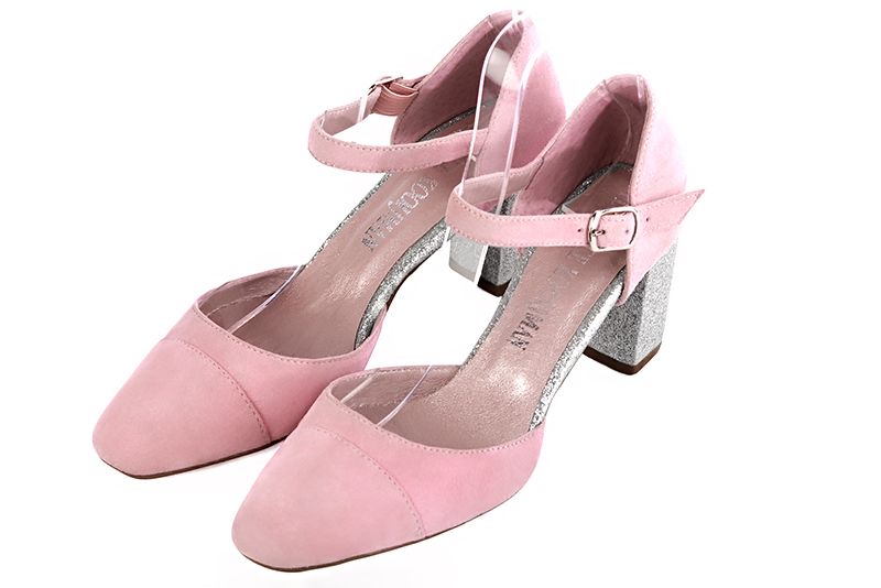 Chaussure femme à brides : Chaussure côtés ouverts bride cou-de-pied couleur rose camélia. Bout rond. Talon mi-haut bottier Vue avant - Florence KOOIJMAN
