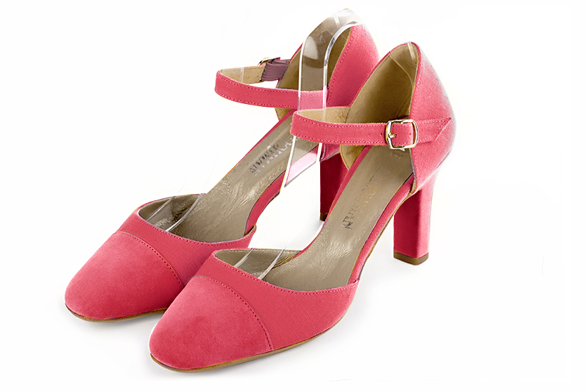 Chaussure femme à brides : Chaussure côtés ouverts bride cou-de-pied couleur rose camélia. Bout rond. Talon haut trotteur Vue avant - Florence KOOIJMAN
