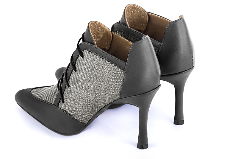 Chaussure femme à lacets : Derby original couleur gris acier. Bout pointu. Talon très haut fin. Vue arrière - Florence KOOIJMAN