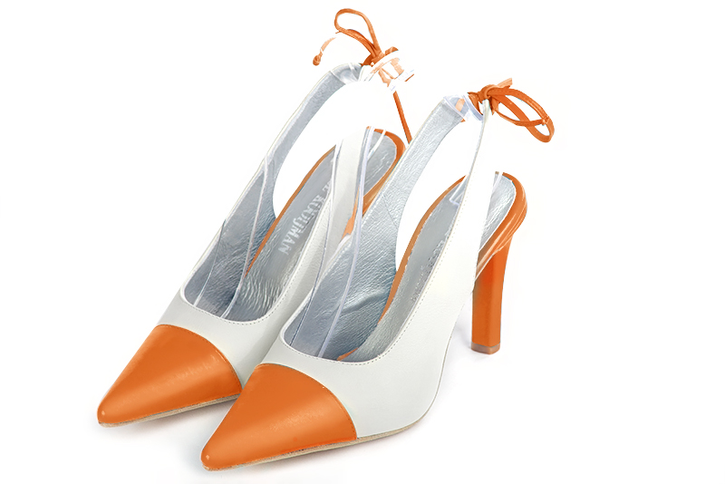 Chaussure femme à brides :  couleur orange abricot et blanc cassé. Bout pointu. Talon haut fin Vue avant - Florence KOOIJMAN