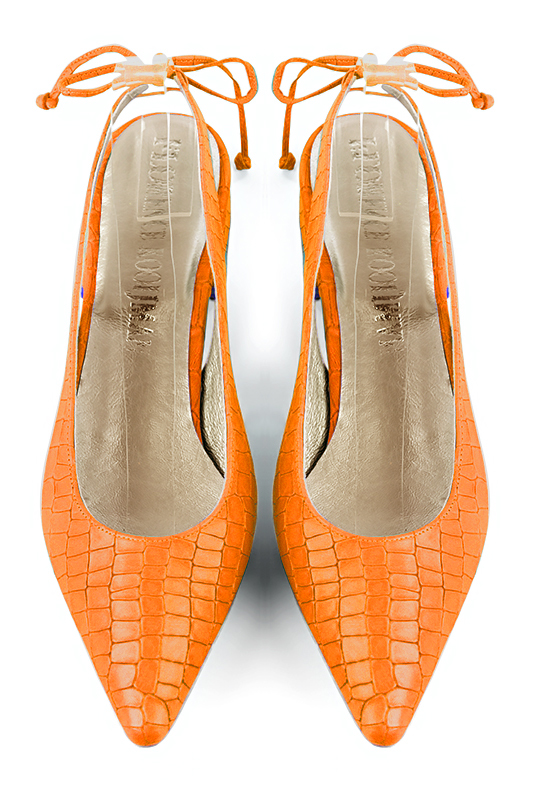 Chaussure femme à brides :  couleur orange abricot. Bout pointu. Talon plat évasé. Vue du dessus - Florence KOOIJMAN