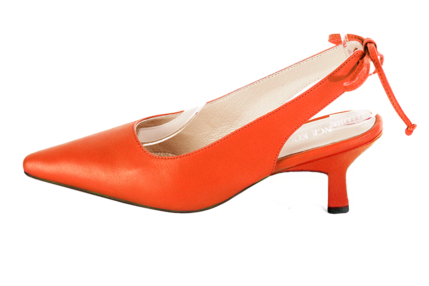 Chaussure femme à brides :  couleur orange clémentine. Bout pointu. Talon mi-haut bobine. Vue de profil - Florence KOOIJMAN
