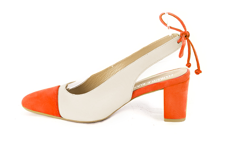 Chaussure femme à brides :  couleur orange clémentine et blanc cassé. Bout rond. Talon mi-haut bottier. Vue de profil - Florence KOOIJMAN