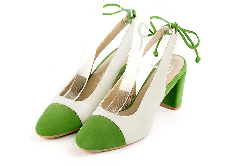 Chaussure femme à brides :  couleur vert anis et blanc cassé. Bout rond. Talon mi-haut bottier Vue avant - Florence KOOIJMAN